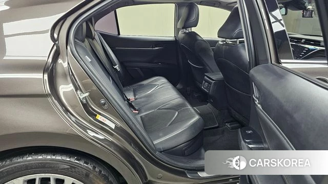 Toyota Camry (XV70) 2018 Серый из Кореи, фото 2