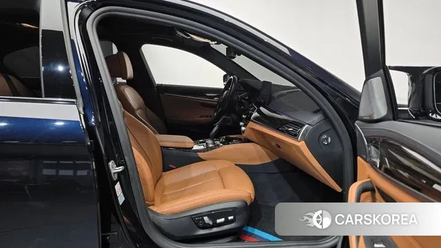 BMW 5 Series (G30) 2021 Черный из Кореи, фото 2