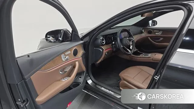 Mercedes-Benz E-Class W213 2022 Серый из Кореи, фото 2