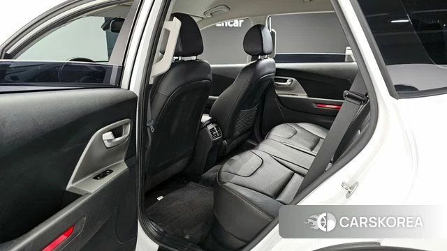 Kia Niro Plus 2023 Белый из Кореи, фото 2