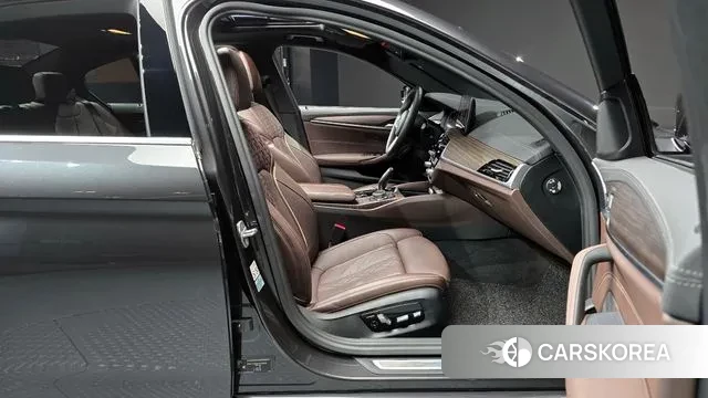 BMW 5 Series (G30) 2020 Серый из Кореи, фото 2