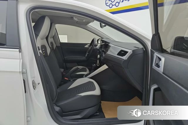 Volkswagen Polo 2020 Белый из Китая, фото 2