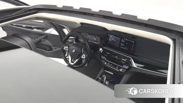 BMW 5 Series (G30) 2020 Белый из Кореи, фото 2