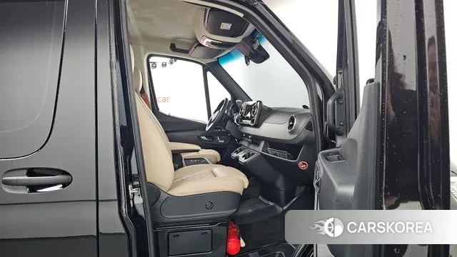 Mercedes-Benz Sprinter 2023 Черный из Кореи, фото 2
