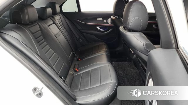 Mercedes-Benz E-Class W213 2018 Белый из Кореи, фото 2