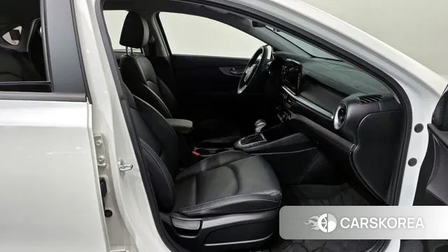 Kia The New K3 2nd generation 2021 Белый из Кореи, фото 2