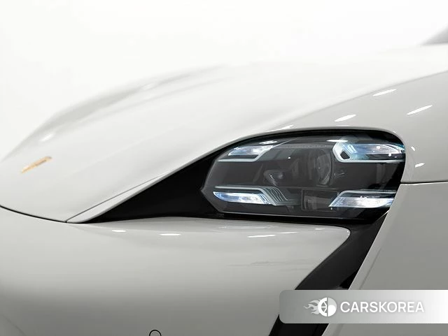 Porsche Taycan 2023 Жемчужный цвет из Кореи, фото 2
