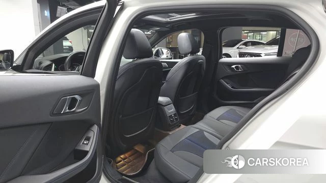 BMW 1 Series (F40) 2023 Белый из Кореи, фото 2