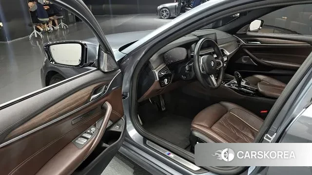 BMW 5 Series (G30) 2019 Серый из Кореи, фото 2