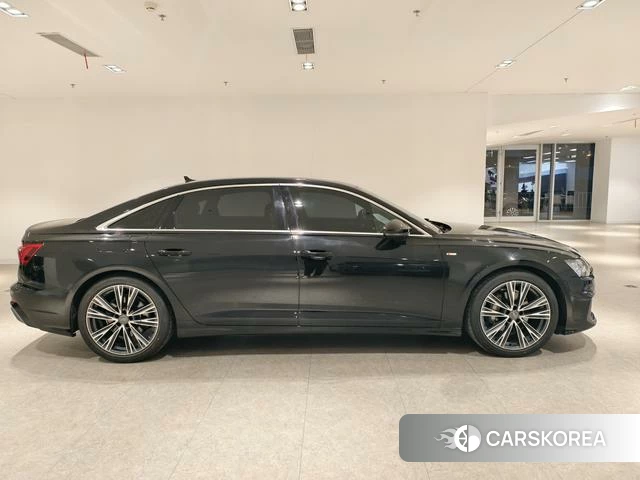 Audi A6L 2021 Черный из Китая, фото 2