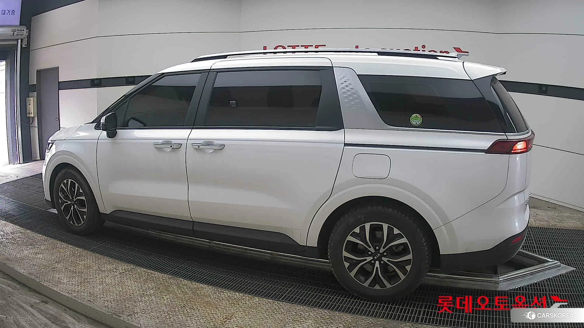 Kia Carnival 2021 Snow White Pearl (optional) из Кореи, фото 2