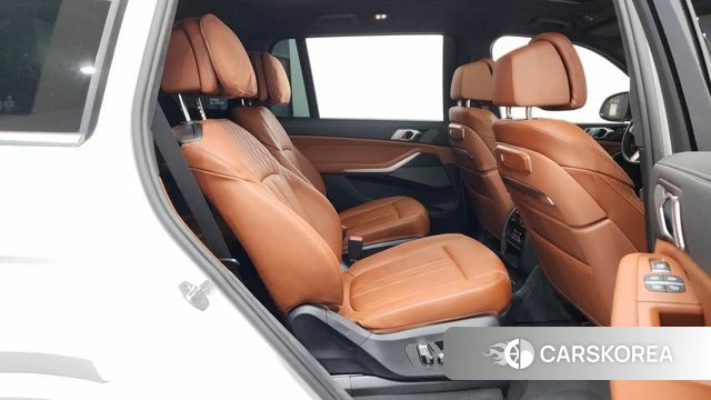 BMW X7 (G07) 2025 Белый из Кореи, фото 2