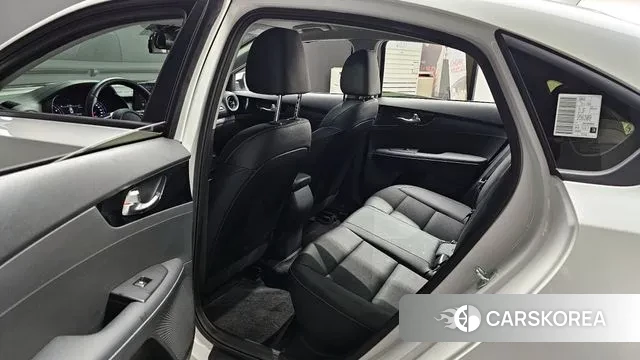 Kia The New K3 2nd generation 2023 Белый из Кореи, фото 2