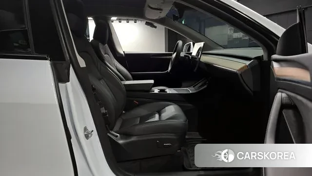 Tesla Model Y 2023 Белый из Кореи, фото 2