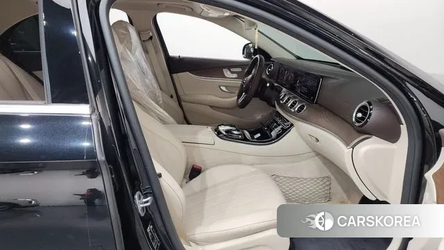 Mercedes-Benz E-Class W213 2020 Черный из Кореи, фото 2