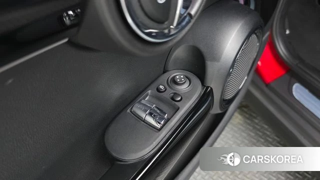 Mini Cooper 2023 Красный из Кореи, фото 2