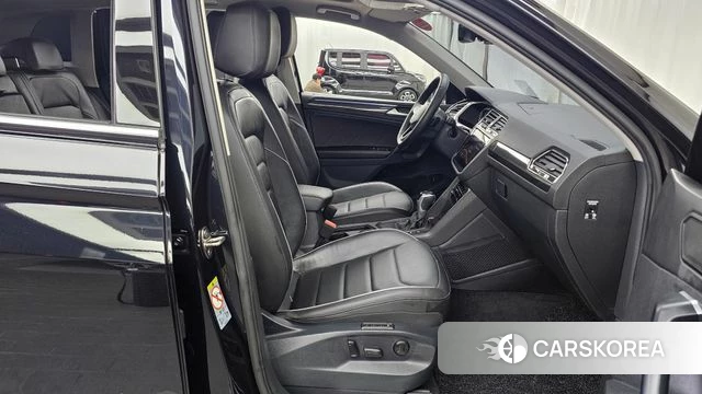 Volkswagen Tiguan second Generation 2021 Черный из Кореи, фото 2