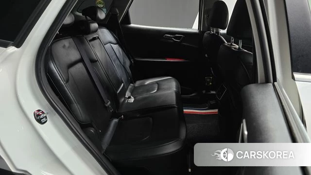 Kia Sportage 5th Generation Hybrid 2023 Белый из Кореи, фото 2