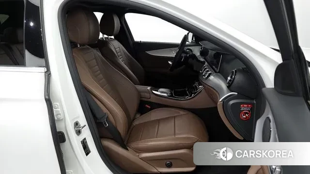 Mercedes-Benz E-Class W213 2020 Белый из Кореи, фото 2