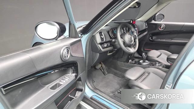 Mini Cooper Countryman 2022 Светло-серебряный цвет из Кореи, фото 2
