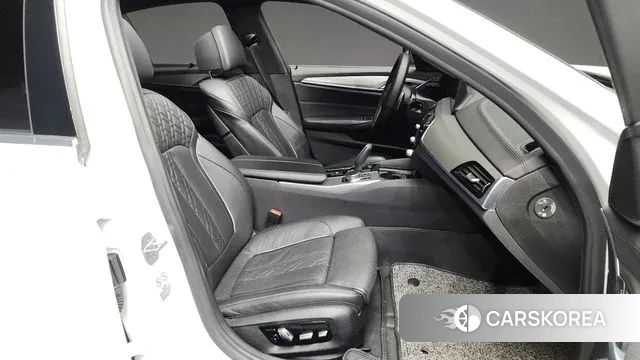 BMW 5 Series (G30) 2019 Белый из Кореи, фото 2