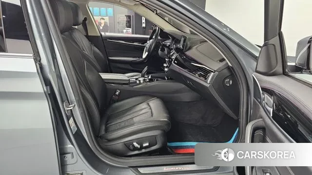 BMW 5 Series (G30) 2018 Серый из Кореи, фото 2