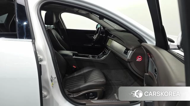 Jaguar XF (X260) 2018 Белый из Кореи, фото 2