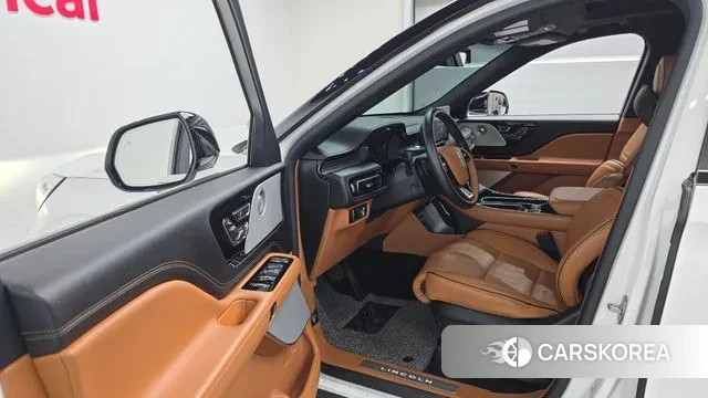 Lincoln Aviator 2nd generation 2023 Белый из Кореи, фото 2