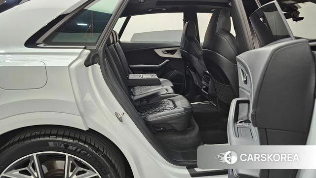 Audi Q8 (4M) 2023 Белый из Кореи, фото 2