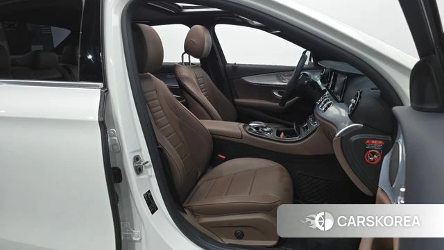 Mercedes-Benz E-Class W213 2019 Белый из Кореи, фото 2