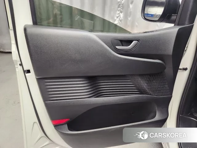 Hyundai Staria 2021 Белый из Кореи, фото 2