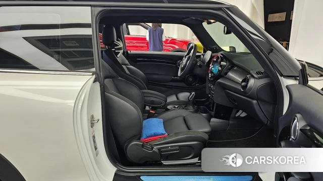 Mini Cooper Electric 2023 Белый из Кореи, фото 2