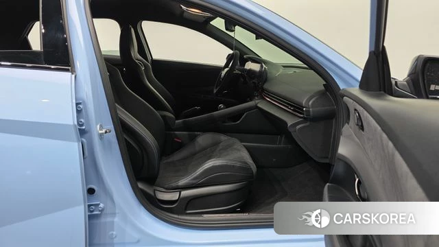 Hyundai Avante (CN7) 2022 Светло-серебряный цвет из Кореи, фото 2