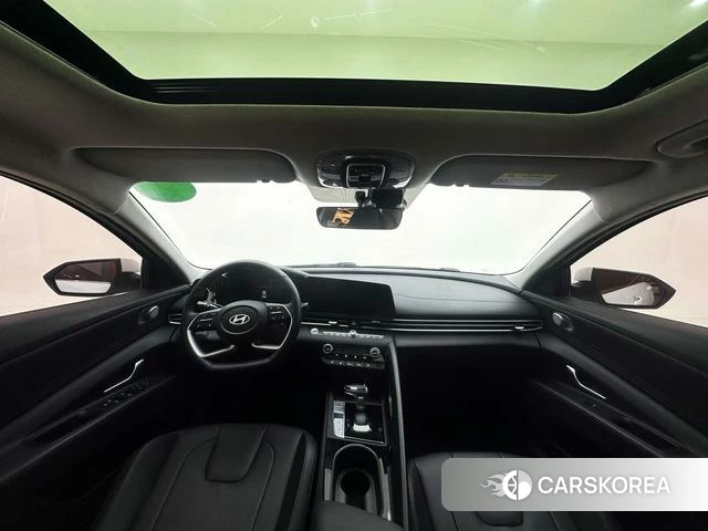 Hyundai Elantra 2023 Белый из Китая, фото 2