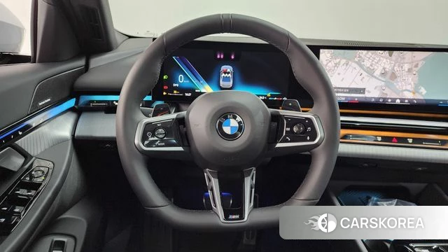 BMW 5 Series (G60) 2025 Светло-серебряный цвет из Кореи, фото 2