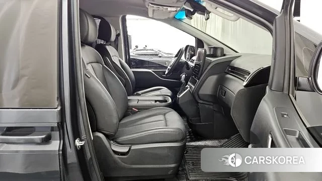 Hyundai Staria 2023 Серый из Кореи, фото 2