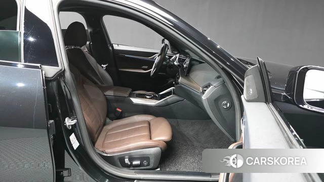 BMW i4 2023 Черный из Кореи, фото 2