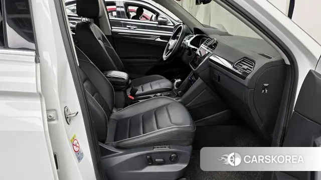 Volkswagen Tiguan second Generation 2023 Белый из Кореи, фото 2