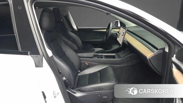 Tesla Model Y 2023 Белый из Кореи, фото 2