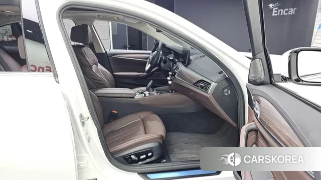 BMW 5 Series (G30) 2020 Белый из Кореи, фото 2