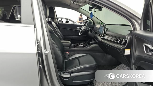 Kia Sportage 5th Generation Hybrid 2023 Серебряный из Кореи, фото 2