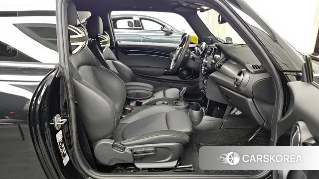 Mini Cooper Electric 2023 Черный из Кореи, фото 2