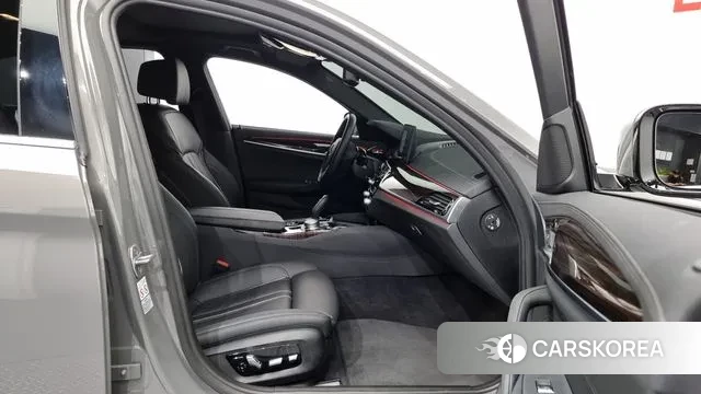 BMW 5 Series (G30) id 3012127 из Кореи 2