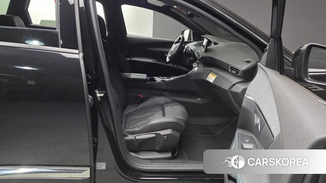 Peugeot 5008 second generation 2024 Черный из Кореи, фото 2