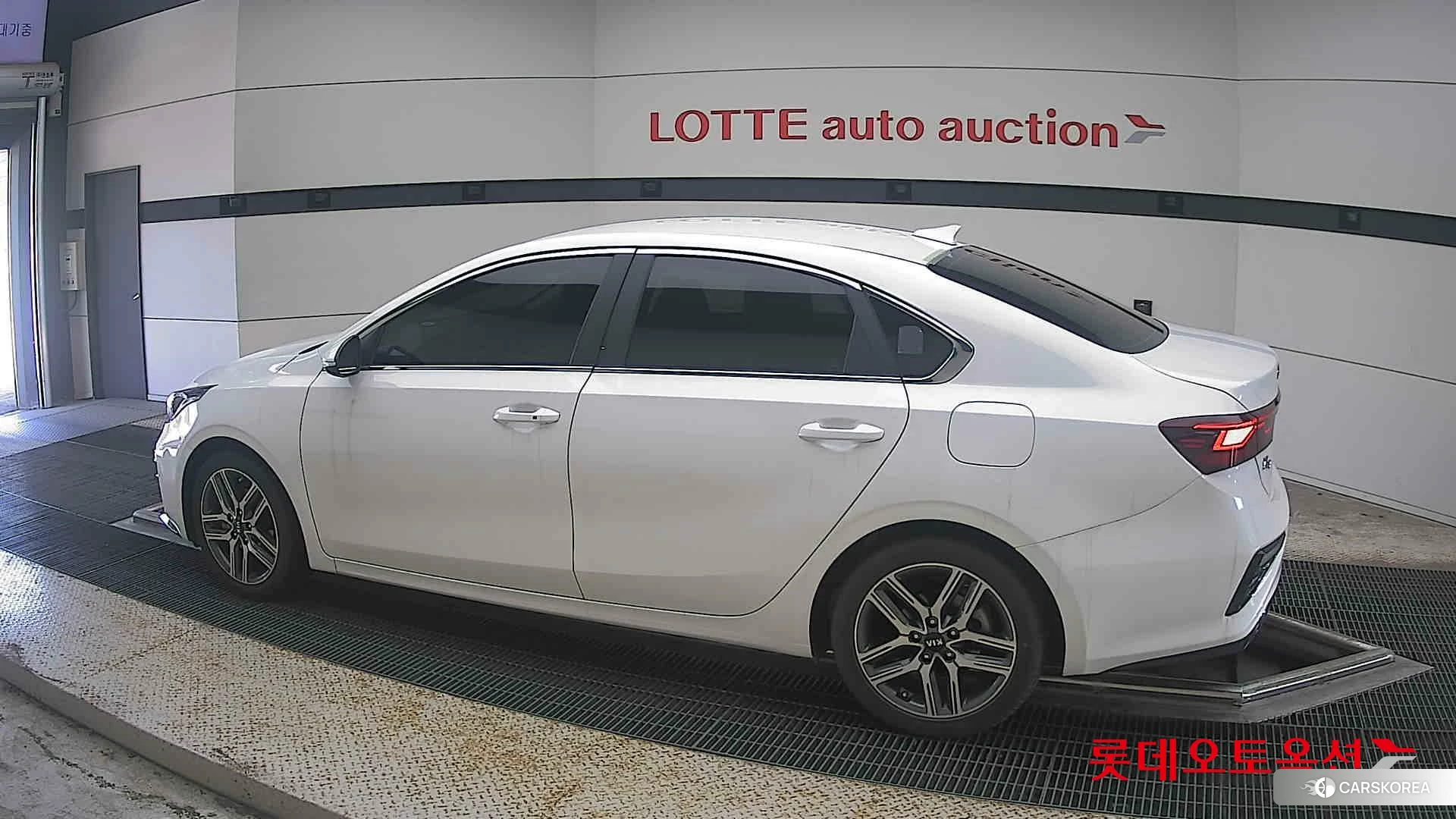 Kia K3 2020 Snow White Pearl из Кореи, фото 2