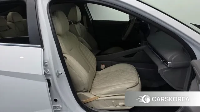 Hyundai The New Avante (CN7) 2023 Белый из Кореи, фото 2