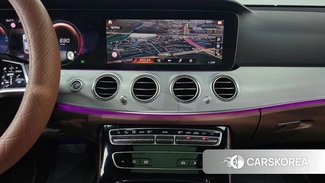 Mercedes-Benz E-Class W213 2021 Белый из Кореи, фото 2