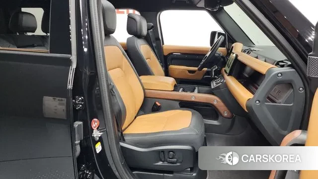 Land Rover Defender (L663) 2024 Черный из Кореи, фото 2