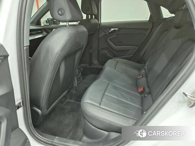 Audi A3 (8Y) 2022 Белый из Кореи, фото 2