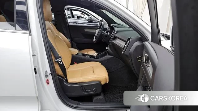 Volvo XC40 2021 Белый из Кореи, фото 2